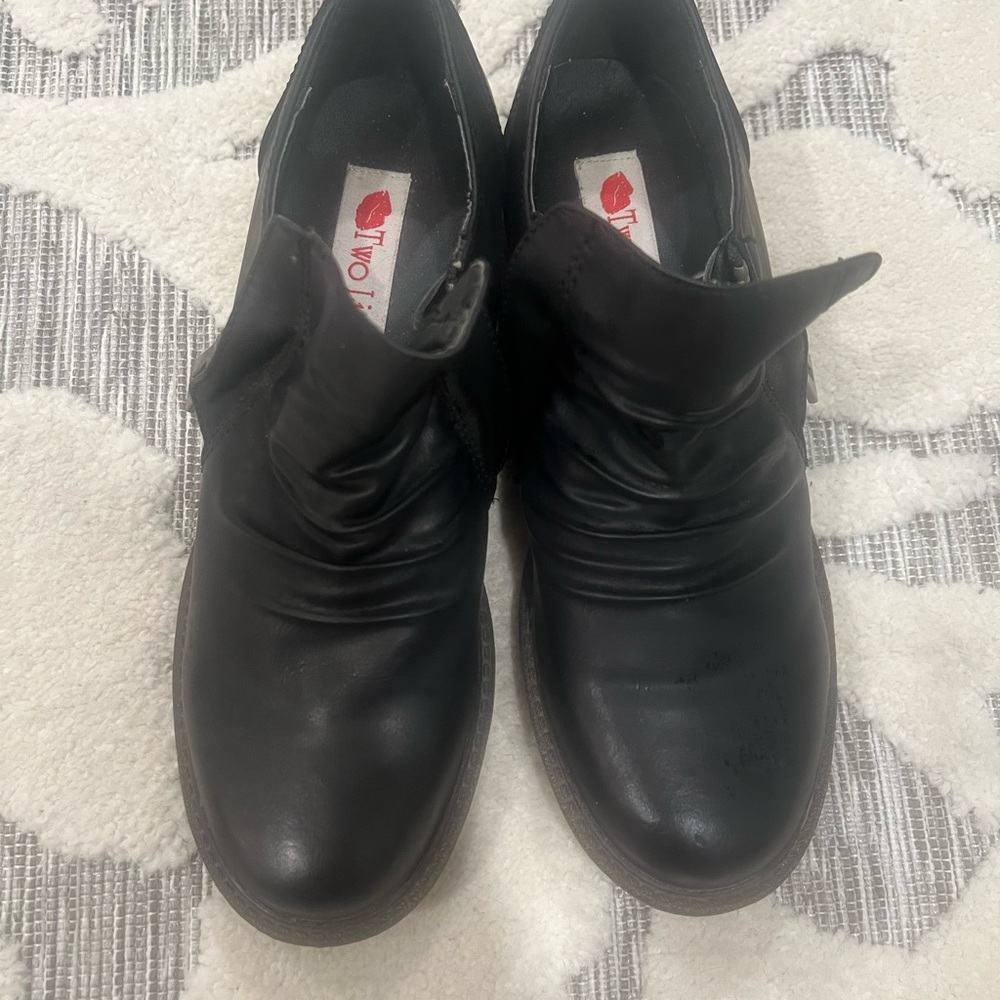 These are like new, worn once. Distressed puckered Oxford - Picture 5 of 5